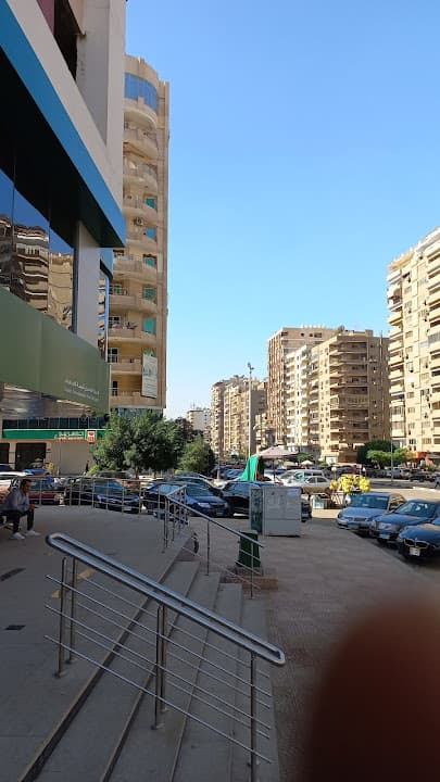 الركن الشرقي 83