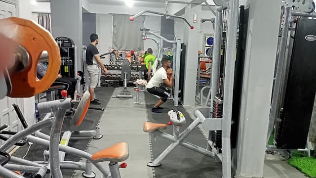اكاديمية فرست سبورت " ملعب مديح "