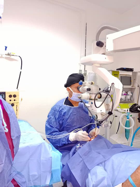 دكتور علي محمد علي طب وجراحة العيون