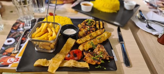 مطعم ماكس جريل
