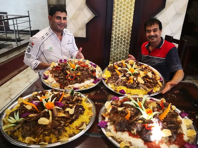 مطعم مشويات واسماك سمر مون