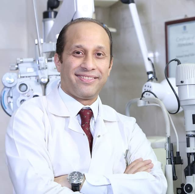دكتور محمد شرف الدين / أستاذ طب وجراحة العيون