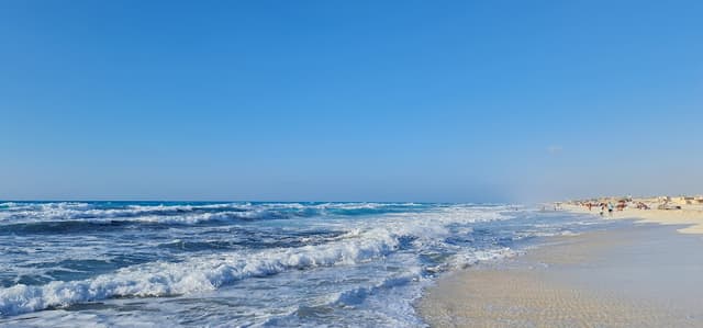 Al Marwa Beach - شاطئ المروة